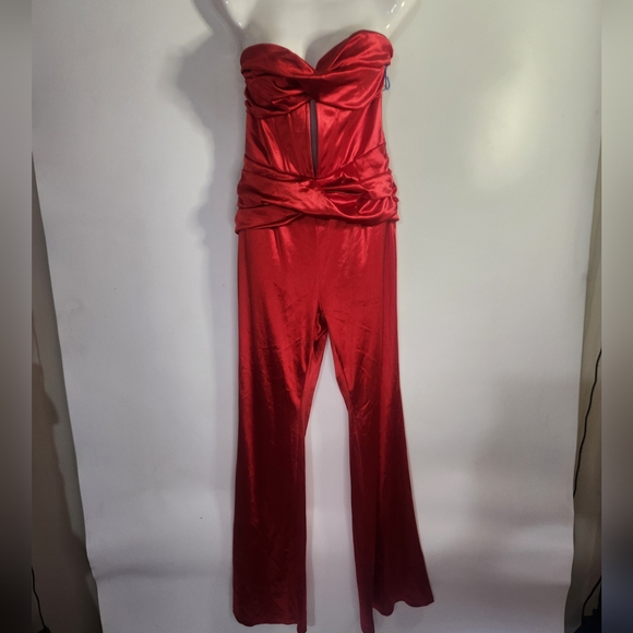 Elegant Cherley Red Strapless Satin Jumpsuit NWT. Size M. - Picture 5 of 9